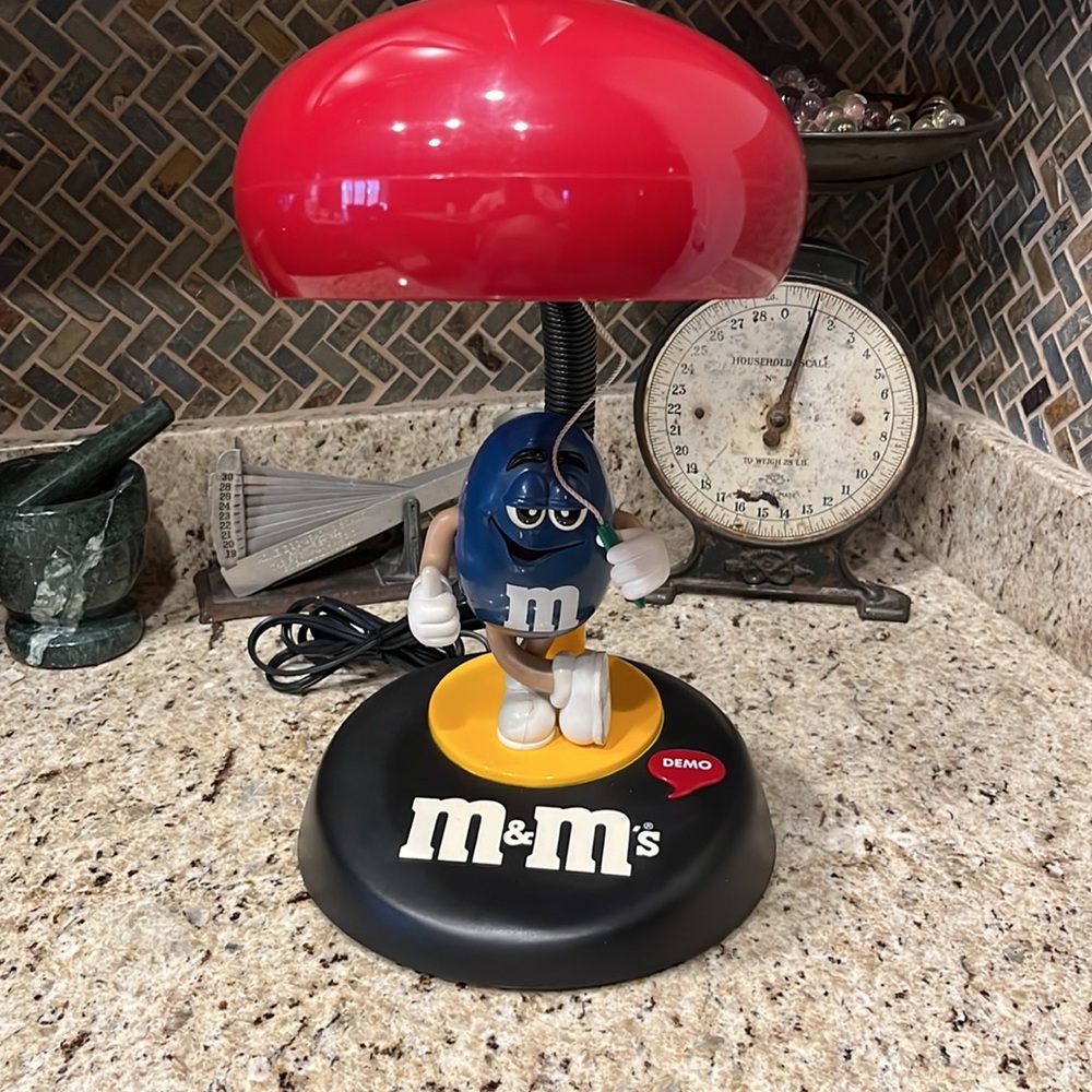 M&M Talking Desk Lamp